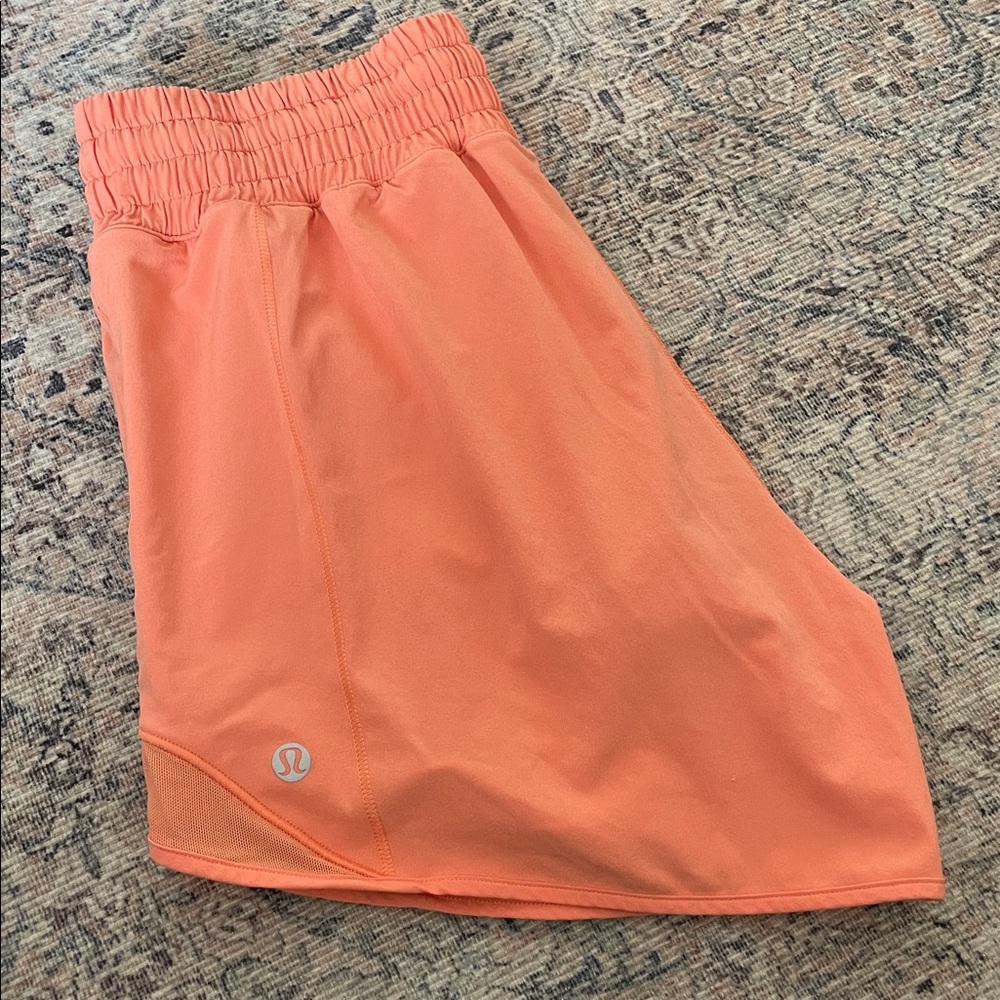 Lululemon Hotty Hot High-Rise Lined Short 4" - Picture 5 of 8